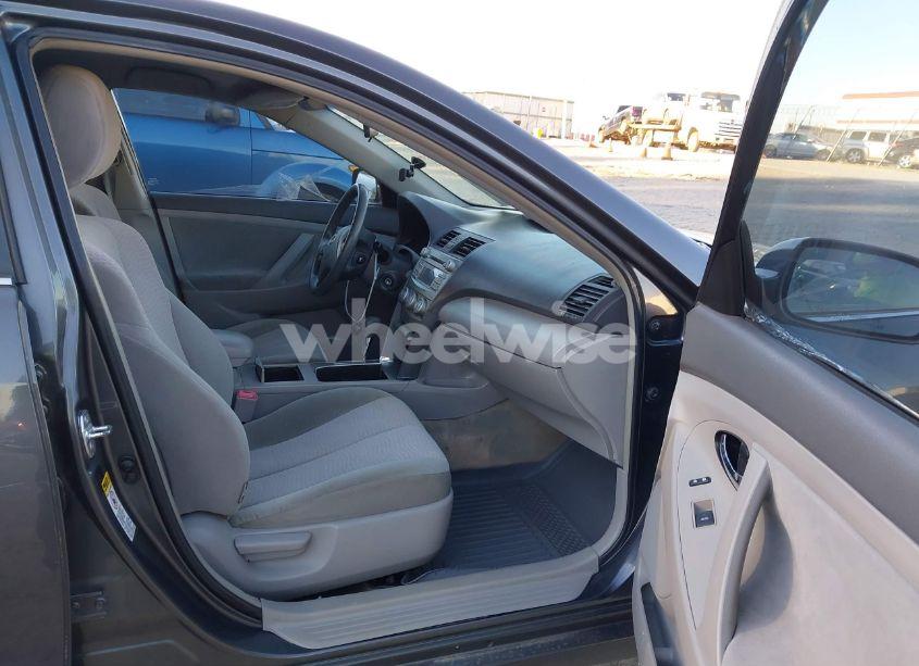 Photo 5 of 2010 Toyota Camry SE/LE/XLE (VIN 4T1BF3EK7AU049799)