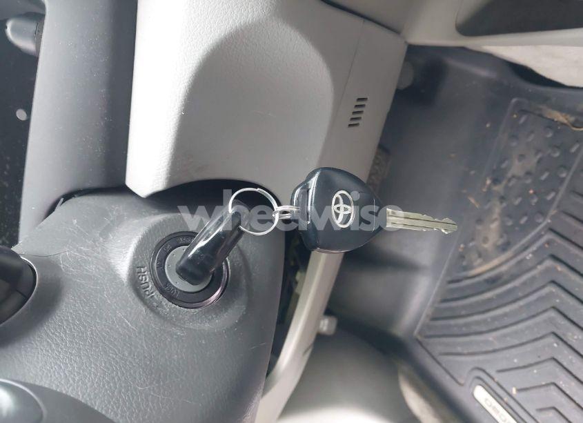 Photo 11 of 2010 Toyota Camry LE (VIN 4T1BF3EK7AU055425)