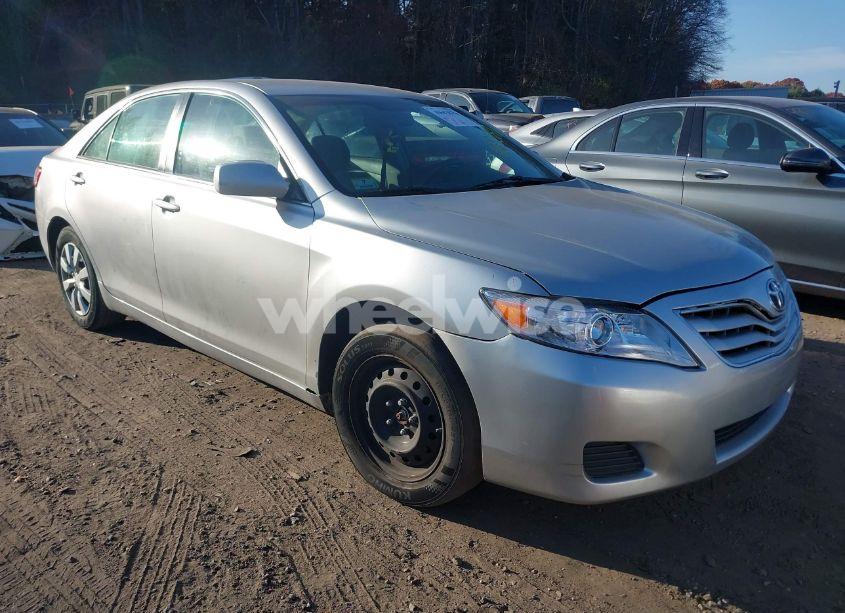 2010 Toyota Camry LE (VIN 4T1BF3EK7AU085315) main photo
