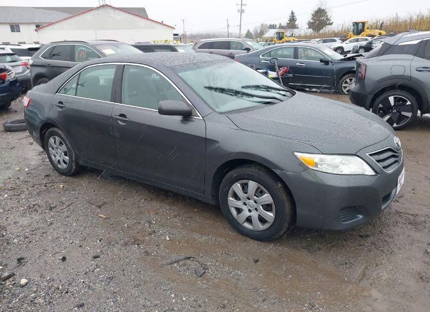 2010 Toyota Camry LE (VIN 4T1BF3EK7AU094404) main photo