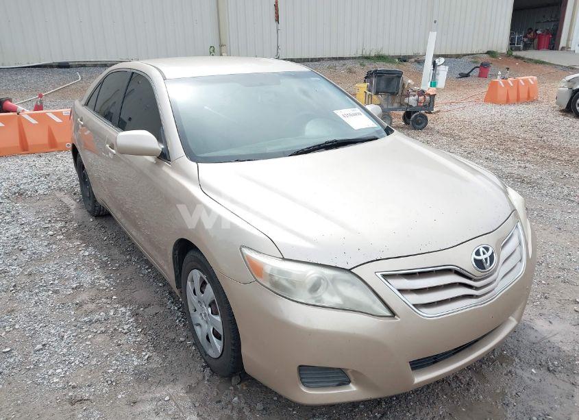 2010 Toyota Camry LE (VIN 4T1BF3EK7AU107572) main photo