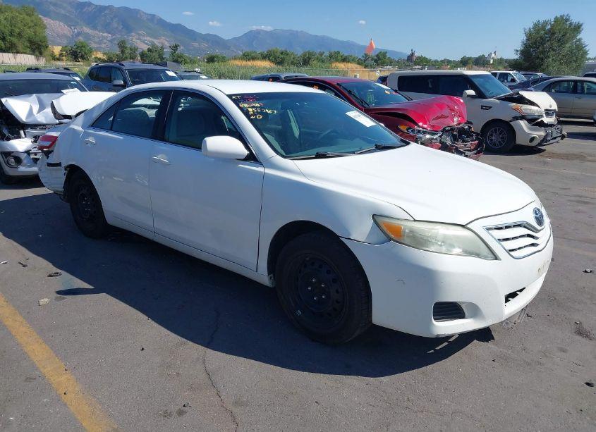 2010 Toyota Camry LE (VIN 4T1BF3EK7AU553463) main photo
