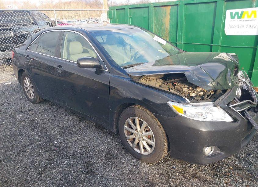 2011 Toyota Camry XLE (VIN 4T1BF3EK7BU148821) main photo