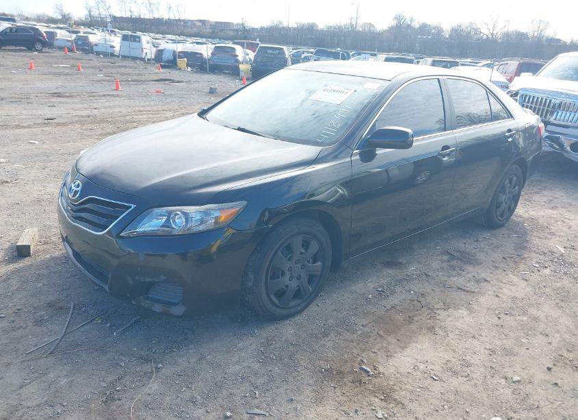 Photo 2 of 2011 Toyota Camry (VIN 4T1BF3EK7BU152206)