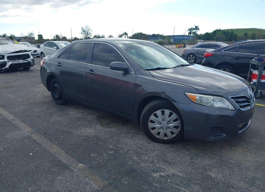 2011 Toyota Camry LE (VIN 4T1BF3EK7BU168101) main photo