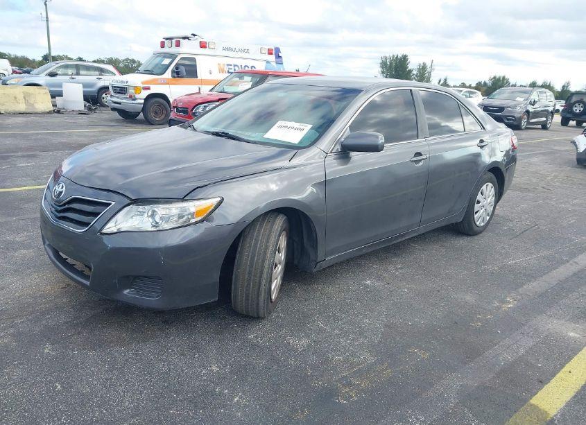 Photo 2 of 2011 Toyota Camry LE (VIN 4T1BF3EK7BU168101)