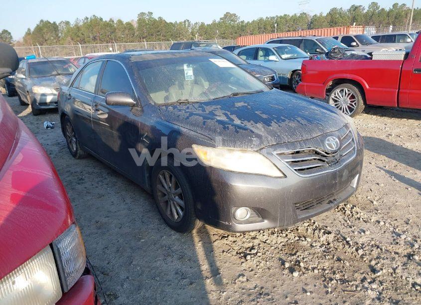 2011 Toyota Camry XLE (VIN 4T1BF3EK7BU168938) main photo