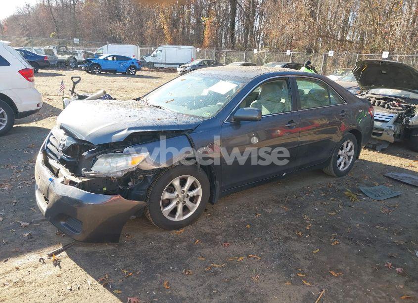 Photo 2 of 2011 Toyota Camry LE (VIN 4T1BF3EK7BU183794)