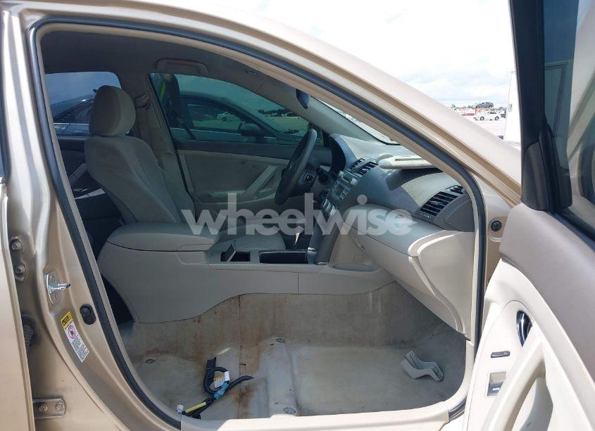 Photo 5 of 2011 Toyota Camry LE (VIN 4T1BF3EK7BU198392)