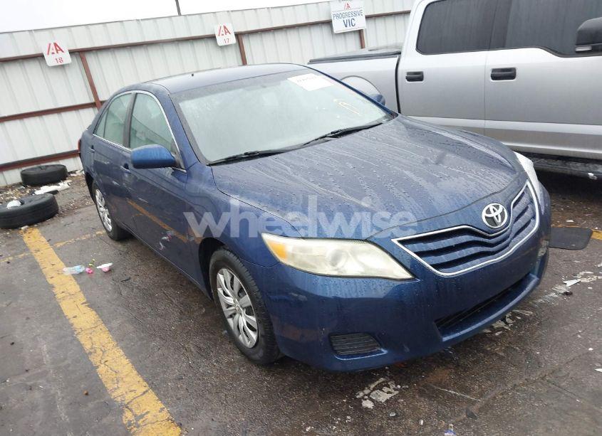 2011 Toyota Camry LE (VIN 4T1BF3EK7BU583483) main photo