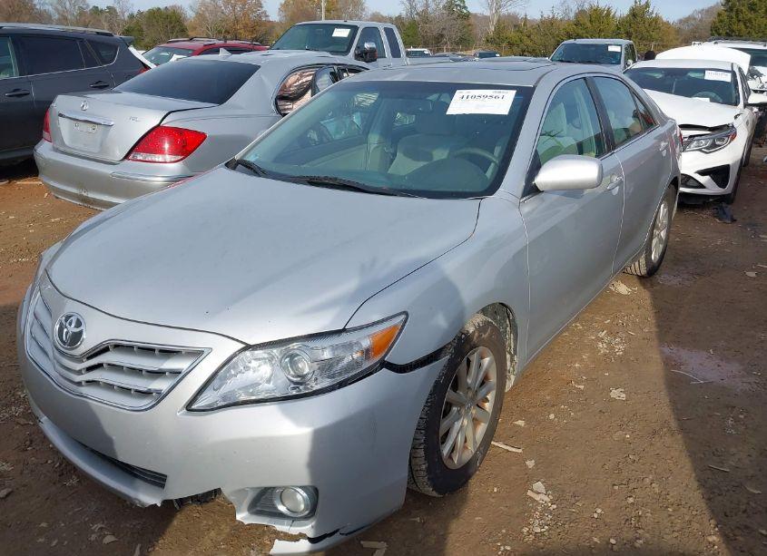 Photo 2 of 2011 Toyota Camry XLE (VIN 4T1BF3EK7BU627336)