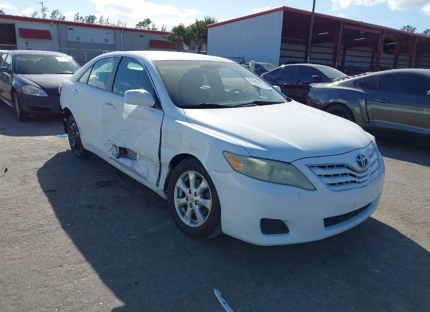 2011 Toyota Camry LE (VIN 4T1BF3EK7BU629541) main photo