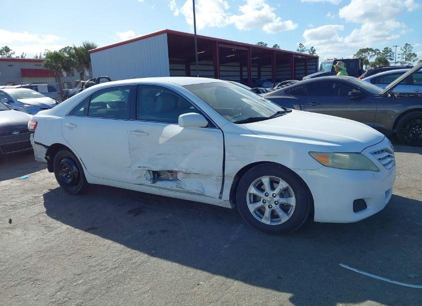 Photo 13 of 2011 Toyota Camry LE (VIN 4T1BF3EK7BU629541)