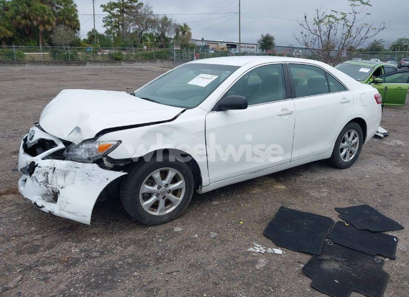 Photo 2 of 2011 Toyota Camry LE (VIN 4T1BF3EK7BU633380)