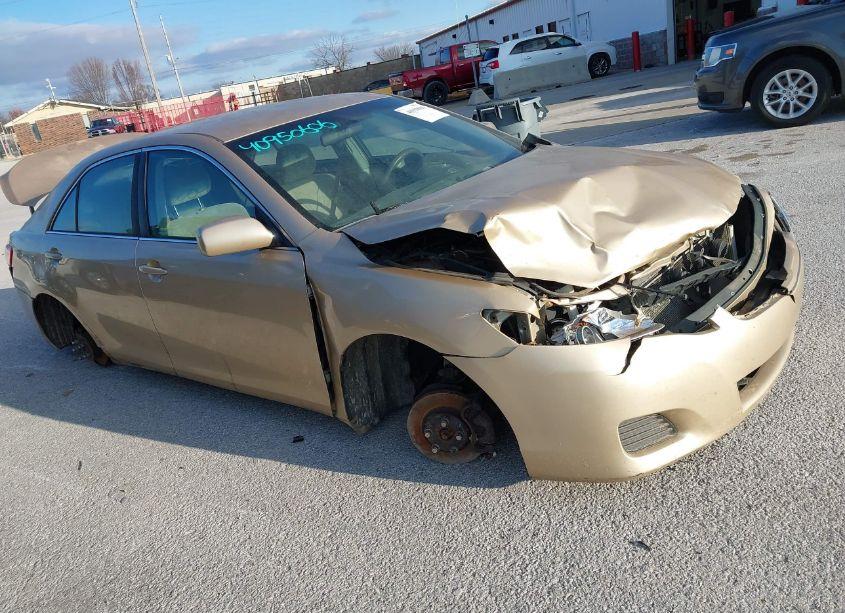 2011 Toyota Camry LE (VIN 4T1BF3EK7BU667061) main photo