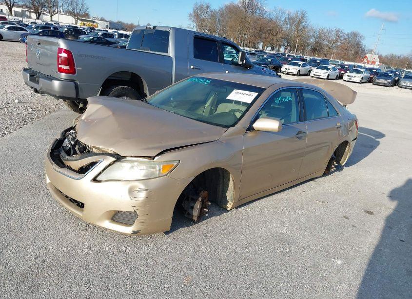 Photo 2 of 2011 Toyota Camry LE (VIN 4T1BF3EK7BU667061)