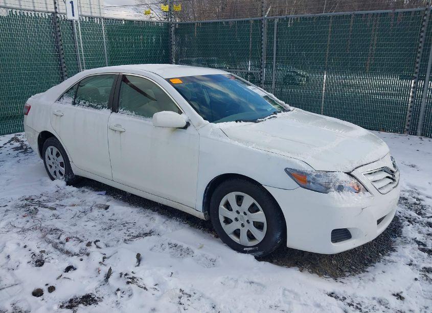 2011 Toyota Camry LE (VIN 4T1BF3EK7BU676780) main photo