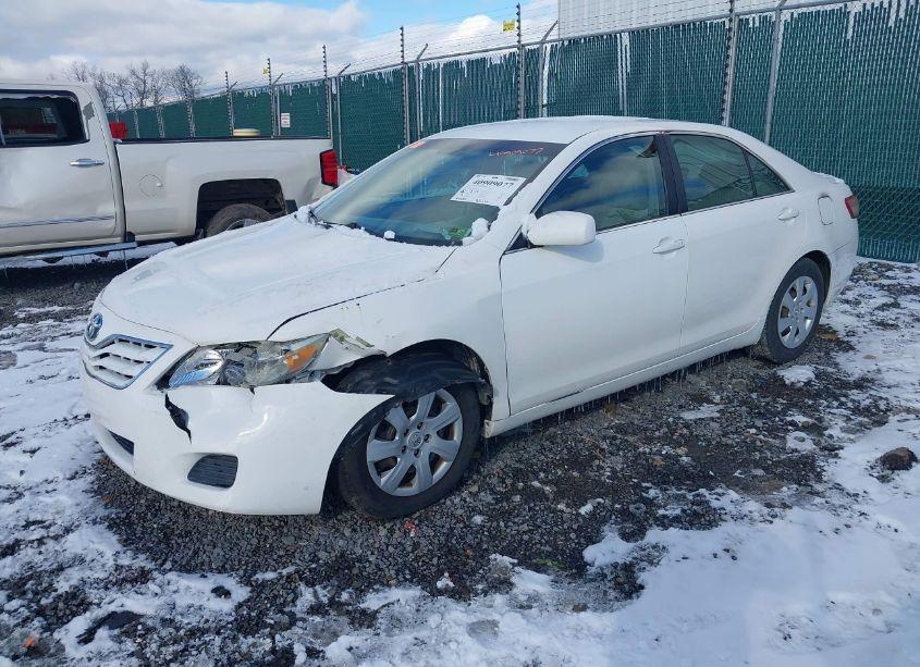 Photo 2 of 2011 Toyota Camry LE (VIN 4T1BF3EK7BU676780)