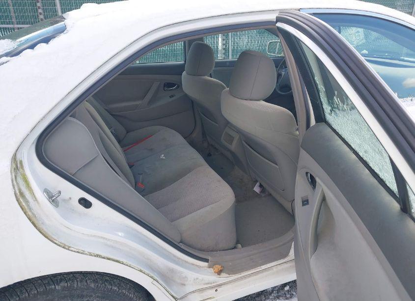 Photo 8 of 2011 Toyota Camry LE (VIN 4T1BF3EK7BU676780)