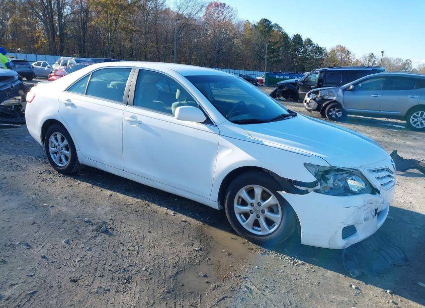 2011 Toyota Camry LE (VIN 4T1BF3EK7BU678609) main photo