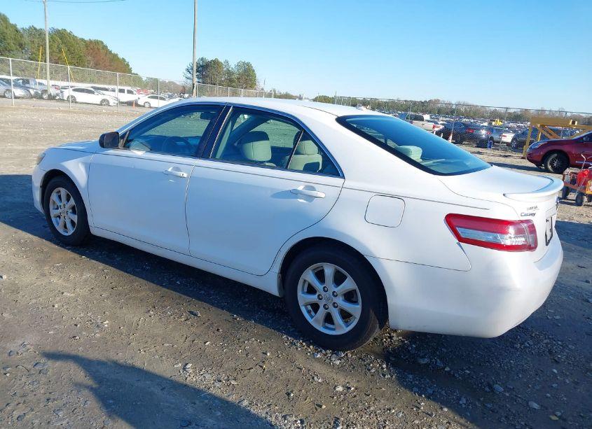 Photo 3 of 2011 Toyota Camry LE (VIN 4T1BF3EK7BU678609)