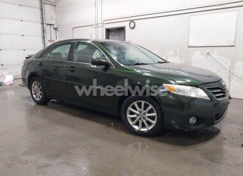 2011 Toyota Camry XLE (VIN 4T1BF3EK7BU703086) main photo