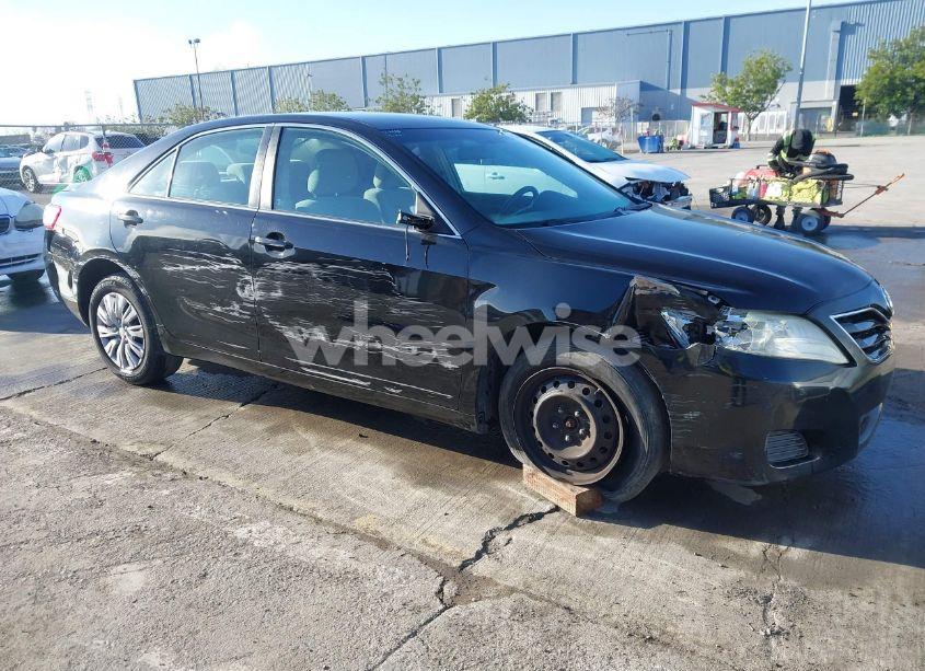 2011 Toyota Camry LE (VIN 4T1BF3EK7BU711172) main photo