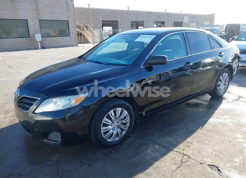 Photo 2 of 2011 Toyota Camry LE (VIN 4T1BF3EK7BU711172)