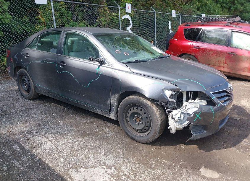 2010 Toyota Camry LE (VIN 4T1BF3EK8AU013801) main photo