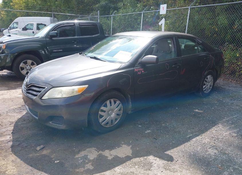 Photo 2 of 2010 Toyota Camry LE (VIN 4T1BF3EK8AU013801)