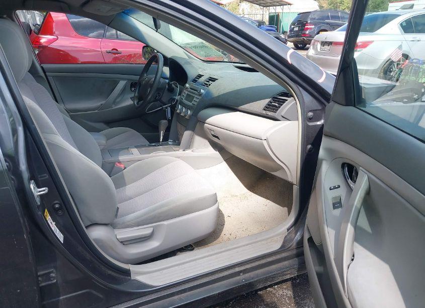 Photo 5 of 2010 Toyota Camry LE (VIN 4T1BF3EK8AU013801)