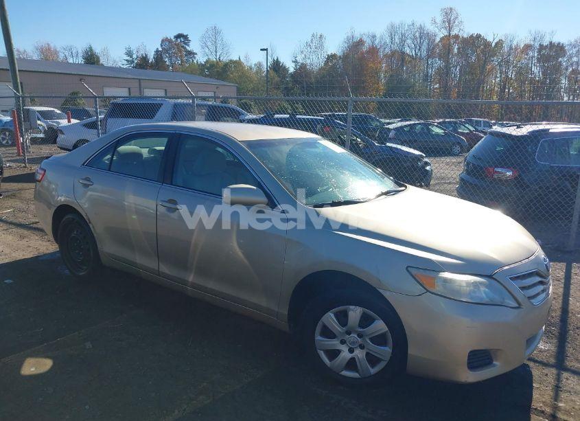 2010 Toyota Camry LE (VIN 4T1BF3EK8AU029903) main photo