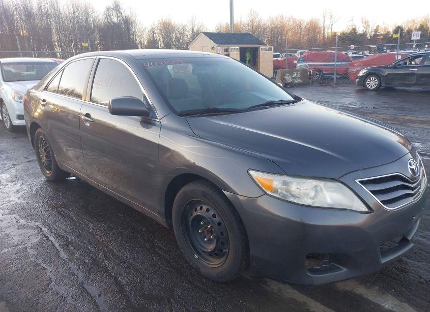 2010 Toyota Camry LE (VIN 4T1BF3EK8AU032302) main photo