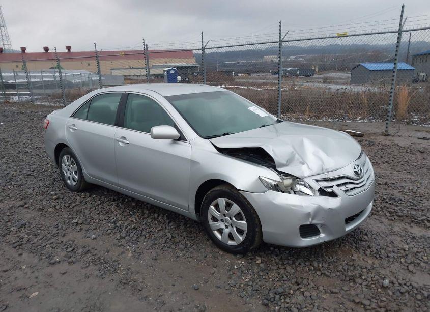 2010 Toyota Camry LE (VIN 4T1BF3EK8AU033577) main photo