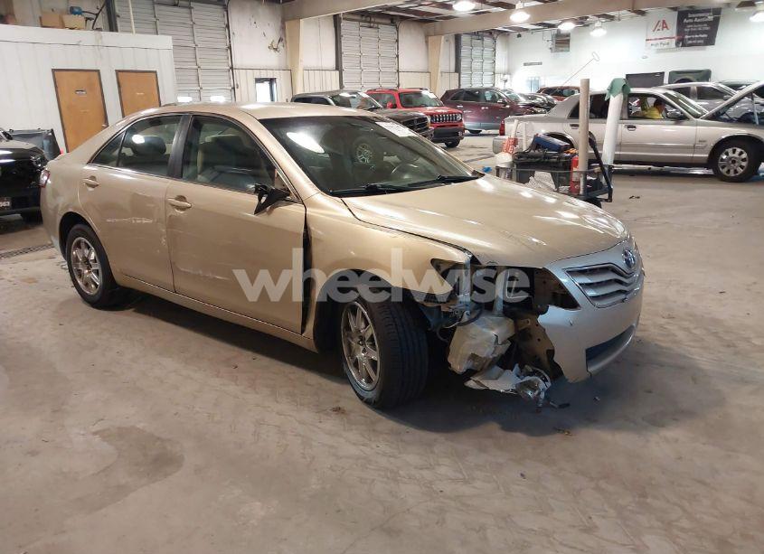 2010 Toyota Camry LE (VIN 4T1BF3EK8AU053893) main photo