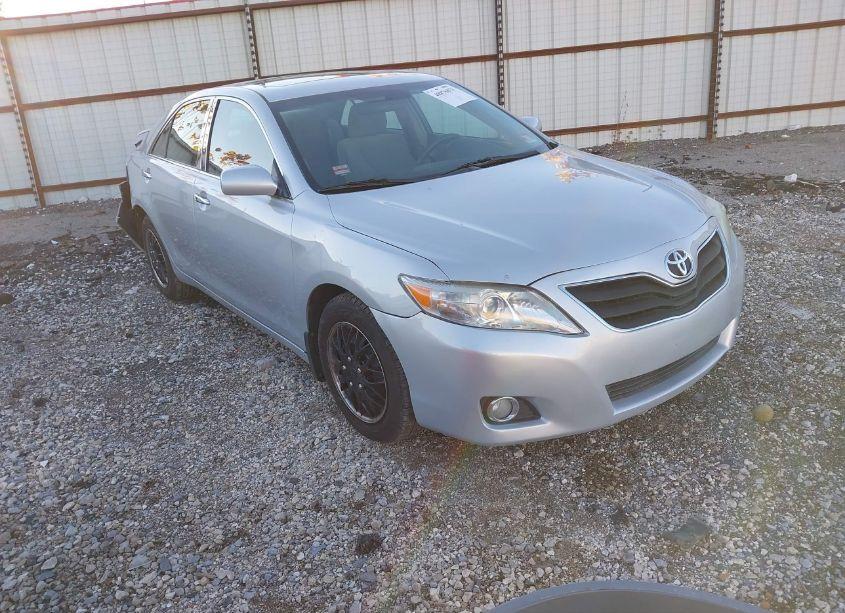 2010 Toyota Camry LE (VIN 4T1BF3EK8AU067079) main photo