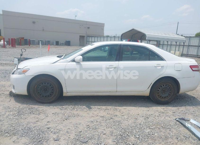 Photo 14 of 2010 Toyota Camry LE (VIN 4T1BF3EK8AU530032)