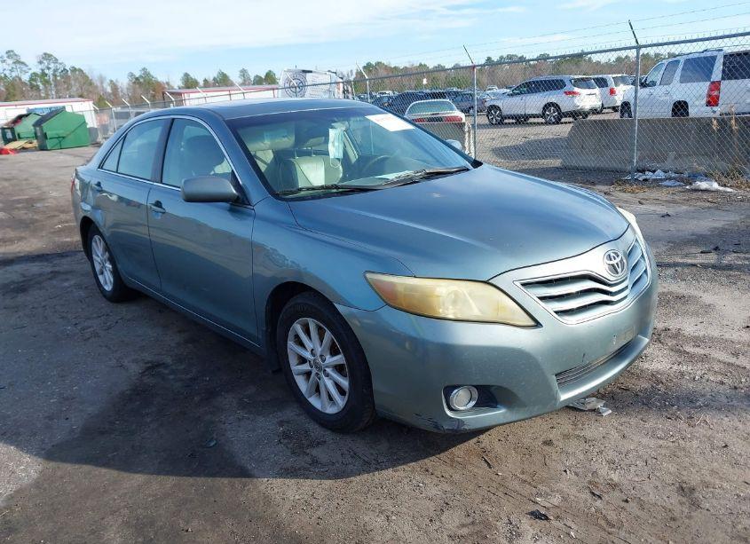 2010 Toyota Camry XLE (VIN 4T1BF3EK8AU552726) main photo