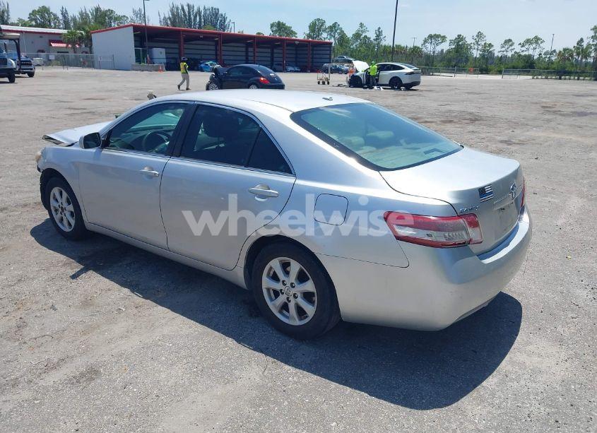 Photo 3 of 2010 Toyota Camry LE (VIN 4T1BF3EK8AU575519)