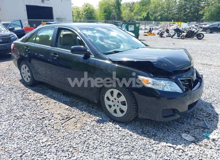 2011 Toyota Camry LE (VIN 4T1BF3EK8BU127833) main photo