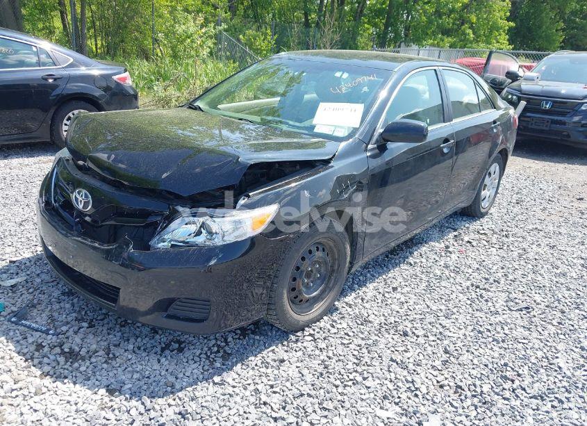 Photo 2 of 2011 Toyota Camry LE (VIN 4T1BF3EK8BU127833)