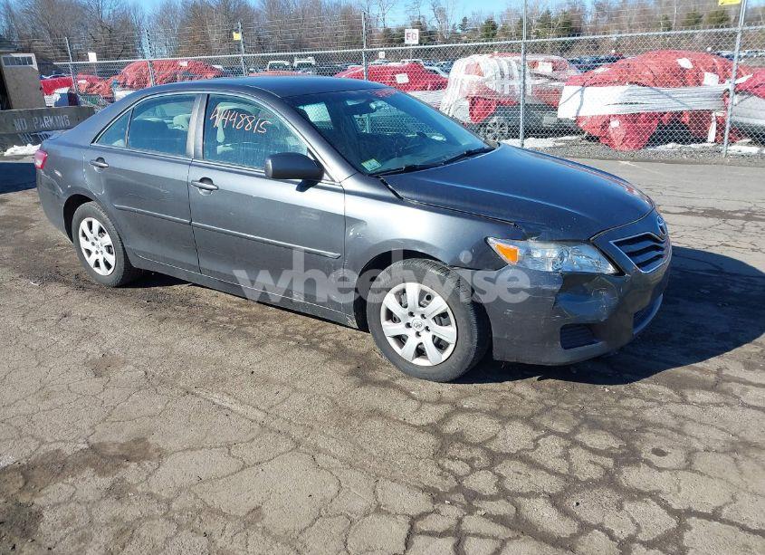 2011 Toyota Camry LE (VIN 4T1BF3EK8BU140999) main photo