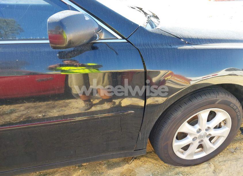 Photo 6 of 2011 Toyota Camry LE (VIN 4T1BF3EK8BU155759)