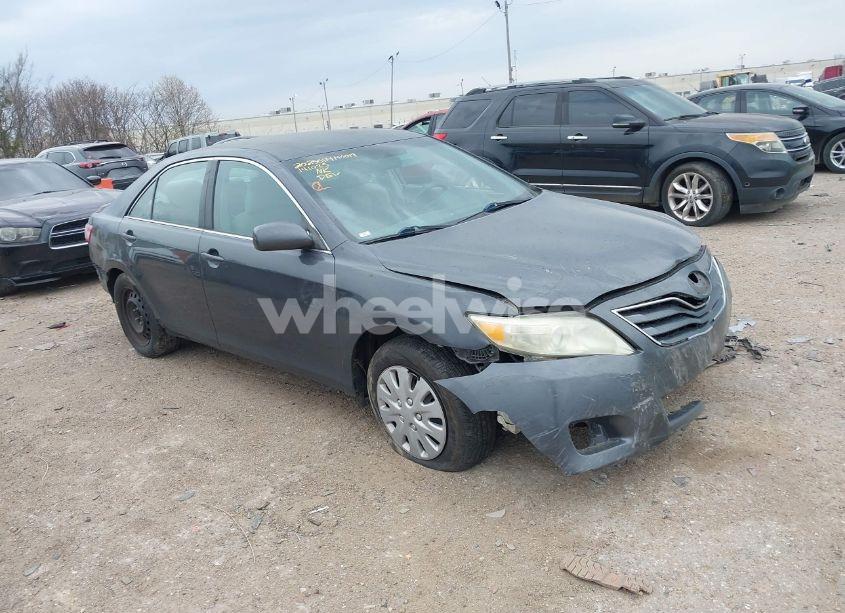 2011 Toyota Camry LE (VIN 4T1BF3EK8BU181035) main photo