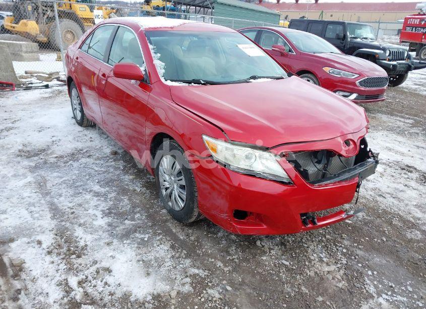 2011 Toyota Camry LE (VIN 4T1BF3EK8BU181441) main photo