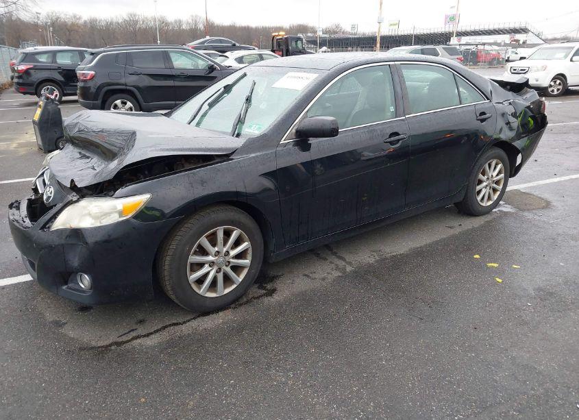 Photo 2 of 2011 Toyota Camry XLE (VIN 4T1BF3EK8BU200019)