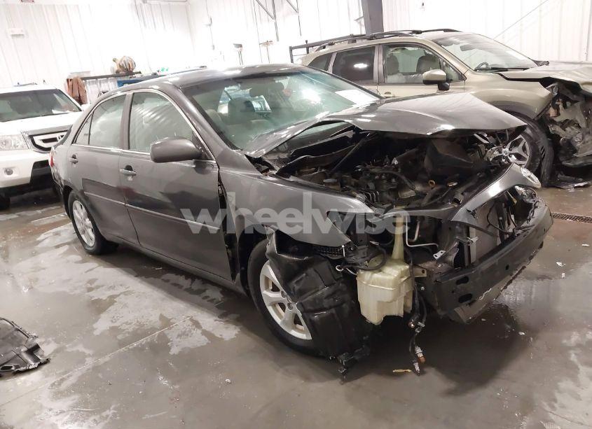 2011 Toyota Camry LE (VIN 4T1BF3EK8BU219511) main photo