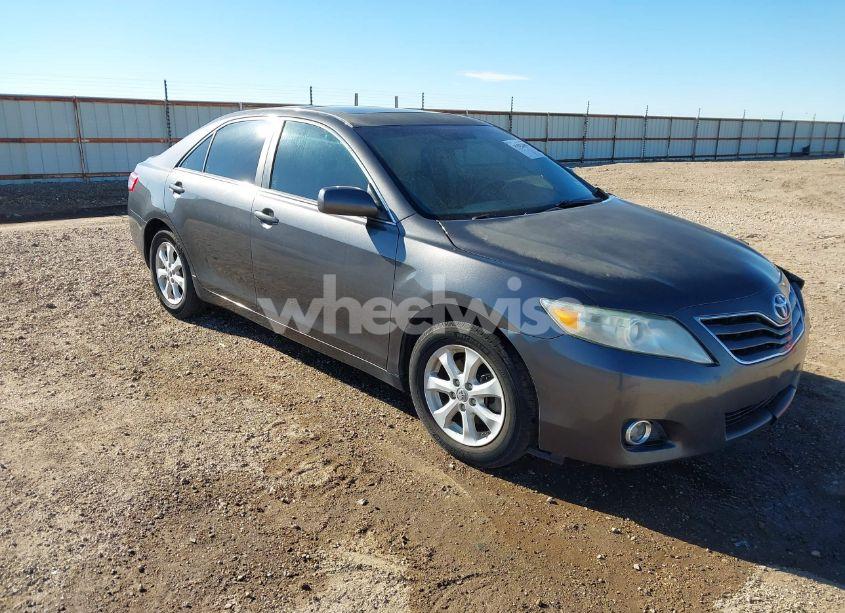 2011 Toyota Camry LE (VIN 4T1BF3EK8BU224742) main photo