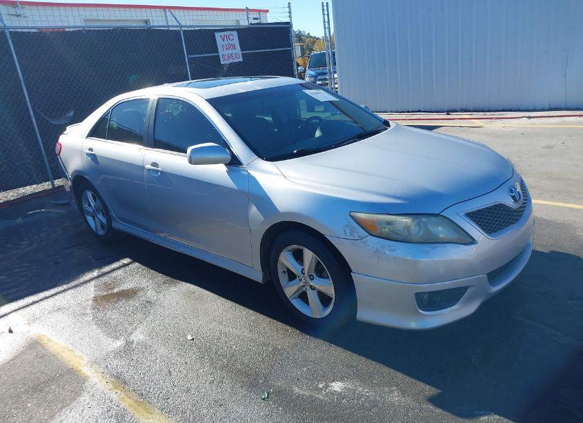 2011 Toyota Camry SE (VIN 4T1BF3EK8BU230038) main photo