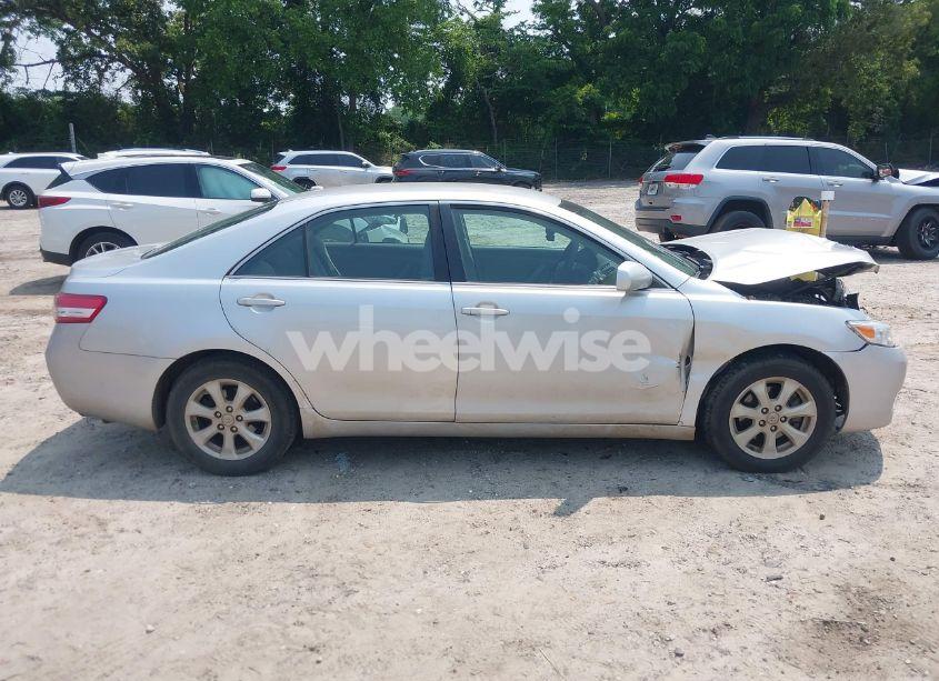 Photo 13 of 2011 Toyota Camry LE (VIN 4T1BF3EK8BU232338)